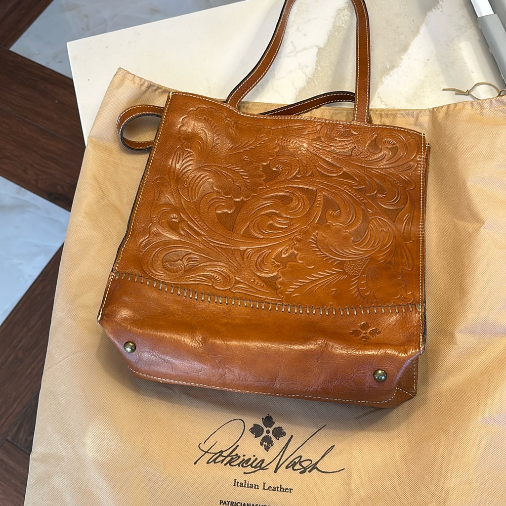 Like New Patricia Nash Purse With Dust Bag And Authenticity Card- Real Leather